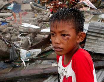 Rent drikkevand til ofrene for tyfonen på Filippinerne